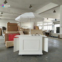 Chariot de service mobile blanc LEDA avec parasol à franges, table de bar à café et bonbons sur roulettes, comptoir latéral pliable pour événements et mariages