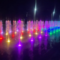 Fontaine sculpturale abstraite en pierre d'extérieur Vincentaa, écologique, durable, personnalisable pour aménagement paysager de parc