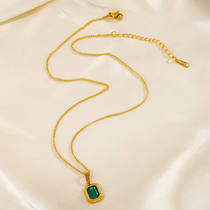 Collier avec pendentif en zircon cubique carré personnalisé en gros Colliers à breloques en diamant simulé de haute qualité - Product Image 4