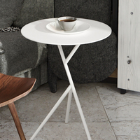 Vente en gros Petite table d'appoint ronde en métal pour café en métal noir pour patio et balcon