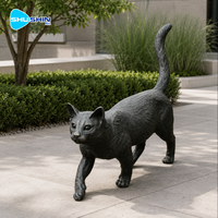 Statue de chat marchant réaliste en bronze coulé, finition bronze foncé patiné, décoration de jardin et de cour de villa, sculpture en métal