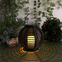 Gros Haute Qualité Jardin En Plein Air Suspendus Solaire Ronde Lampe Led Panier En Rotin Lanterne