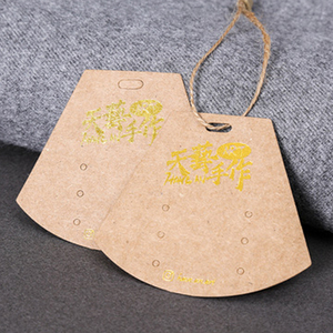 Trung Quốc Nhà máy tùy chỉnh rẻ hơn hàng may mặc treo tag 157gsm 210gsm 350GSM kraft giấy phụ nữ Mens <span class=keywords><strong>Jeans</strong></span> Giấy tag với logo - Product Image 6