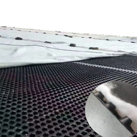 Planche rainurée en HDPE imperméable et drainante, personnalisable, adaptée aux chantiers de construction, aux sous-sols et aux toitures de garages