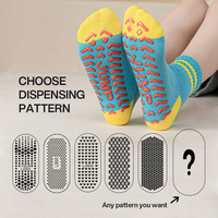 Chaussettes antidérapantes avec logo personnalisé et picots antidérapants - Échantillon de conception gratuit et livraison rapide pour le yoga