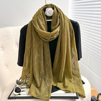 Hijabs Respirants pour Femmes Musulmanes Nouvelle Collection Produit Tendance 2026 Jacquard Creux pour Printemps-Été Foulard Hijab Fabriqué en Chine
