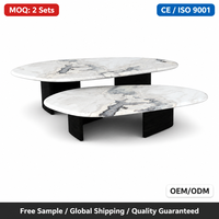 Ensemble de tables basses gigognes sur mesure de luxe, dessus ovales en marbre, base métallique, surface émaillée, dessin CAO, service VIP