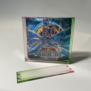 Étui de présentation en acrylique coloré personnalisé anti-UV pour cartes à collectionner TCG, vente en gros FX - Product Image 2