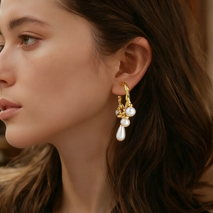 Boucles d'oreilles pendantes en forme de goutte d'eau en acier inoxydable plaqué or 18 carats pour usage quotidien - Product Image 1