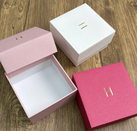 Boîte à bijoux avec couvercle et base, boîte rose, laminage mat, logo estampé à chaud, vente en gros, haute qualité