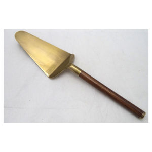 Espátula para pastel de latón de primera calidad con mango de madera, colección de diseñador |   Espátula elegante para servir postres a precio de mayoreo - Product Image 1