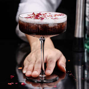 Grosir batang panjang <span class=keywords><strong>Martini</strong></span> Cocktail kaca gaya sederhana garis vertikal desain Ribbed gratis lebar kristal tinggi anggur kaca - Product Image 4