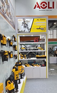 Motosega Elettrica Ricaricabile <span class=keywords><strong>Professionale</strong></span> da 16 Pollici, 2000W, Portatile, con <span class=keywords><strong>Batteria</strong></span> al Litio, per Taglio Legno - Product Image 3