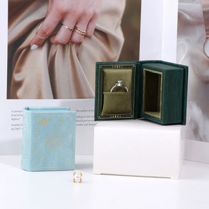 กล่องใส่เครื่องประดับแม่เหล็กทรงหนังสือ EVERWIN ดีไซน์หรูหรา พร้อมลายดาวปั๊มทอง สำหรับแหวน สีฟ้าเขียวและสีมิ้นท์ - Product Image 4