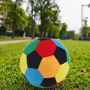 Ballon de football gonflable en PVC de 40cm avec impression de logo personnalisé, <span class=keywords><strong>jouet</strong></span> recouvert de tissu pour jouer en plein air, <span class=keywords><strong>jouet</strong></span> de plage populaire - Product Image 3