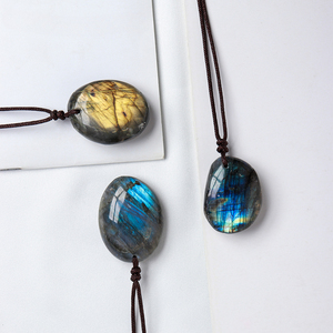 Pendentif rond en labradorite, pierre naturelle polie et chatoyante, fabrication de bijoux DIY, vente en gros en usine - Product Image 5