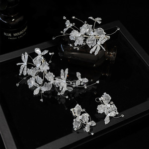 Pince à cheveux éthérée en résine époxy et cristal, style coréen, faite à la main, originale Hera, pour studios photo et coiffes de mariée - Product Image 4