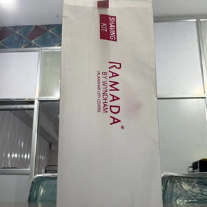 Pochette thermoscellée portable YiRui en polaire imprimée quatre couleurs pour articles de toilette d'hôtel - Product Image 1