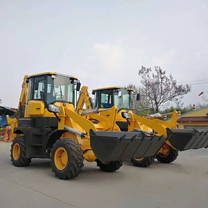 Chargeuse sur pneus compacte 4x4 haute performance, diesel, multi-usages, avec divers accessoires - Product Image 3