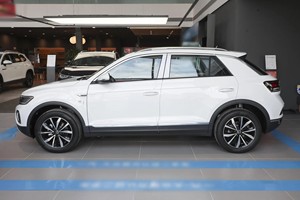 VW <span class=keywords><strong>T</strong></span>-<span class=keywords><strong>Roc</strong></span> 2025 de segunda mano, SUV de 5 asientos, gasolina 1.4T, volante a la izquierda, deportivo, en venta. - Product Image 4