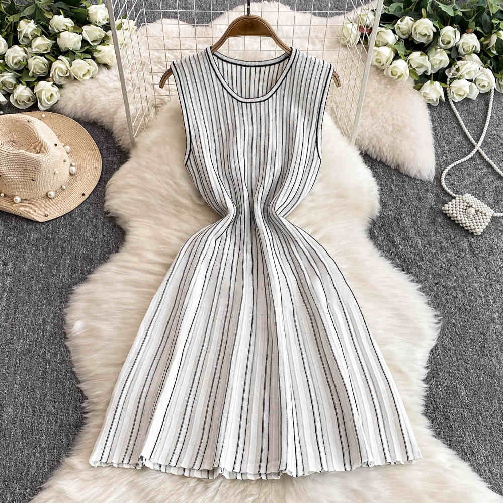 Verified Supplier Vertical Line Dresses High-Quality Material, Various  Sizes | Alibaba.com