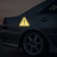 Autocollant réfléchissant triangulaire microprismatique auto-adhésif haute visibilité découpé sur mesure pour la sécurité des voitures, camions et motos