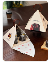 Boîte alimentaire de luxe personnalisée en forme de pyramide, emballage de dessert haut de gamme recyclable avec poignée en ficelle pour les cadeaux de mariage