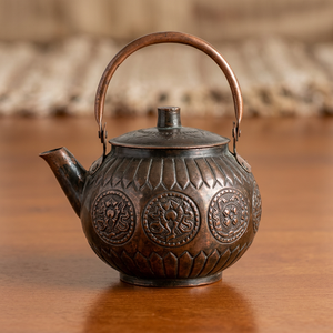 Théière vintage en laiton avec couvercle et poignée, motif décoratif, pots à eau, bouilloires - Product Image 1