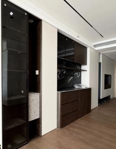 Mueble Funcional Integrado para <span class=keywords><strong>Entrada</strong></span> y Sala de Estar con Estantes Integrados, Iluminación Oculta y Diseño Modular - Product Image 2