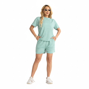 Completo da donna in cotone traspirante con pantaloncini, girocollo, vestibilità ampia, tinta unita, casual estivo con tasche laterali - Product Image 1