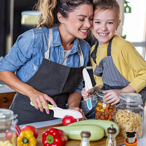 Ensemble d'outils de cuisine personnalisables pour enfants 14 pièces comprend un tablier pour enfants, un couteau en bois en plastique pour enfants, une planche à découper, un tablier - Product Image 6