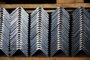 Acier galvanisé laminé à chaud, <span class=keywords><strong>barre</strong></span> d'angle en acier, <span class=keywords><strong>100x100</strong></span>, 50x50, 75x75, acier d'angle pour tour angulaire - Product Image 4