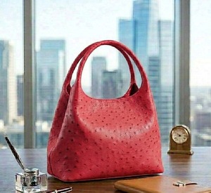Sac fourre-tout en cuir de qualité supérieure pour femme, avec bandoulière, idéal pour le bureau, les voyages et le shopping, disponible à la vente - Product Image 2