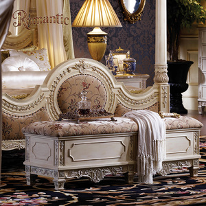 Ensemble de meubles de chambre à coucher de luxe à <span class=keywords><strong>baldaquin</strong></span>, style français, en bois massif sculpté à la main, <span class=keywords><strong>avec</strong></span> <span class=keywords><strong>lit</strong></span> capitonné blanc et or, design palais - Product Image 4
