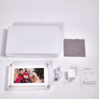 Venta al por mayor 7 pulgadas 8GB acrílico imagen NFT Video objeto infinito transparente marco de fotos Digital con función de rotación automática
