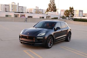 Macan GTS 2022, 434 HP, Turbo V6, Tracción en las Cuatro Ruedas, Automático, Techo Panorámico, Asientos de Cuero, Interior Rojo Burdeos, Paquete Premium Plus - Product Image 3