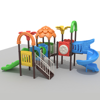 Équipement de terrain de jeux extérieur commercial, grand château en plastique avec toboggan, structure de jeu pour parc d'attractions pour enfants à vendre