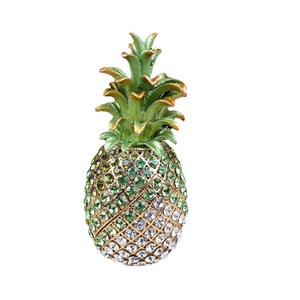 LUYI Nouveauté Tendance : Boîte à Bijoux Créative en Métal Émaillé, Motif Ananas Diamanté, Idéale pour la Décoration Intérieure - Product Image 3