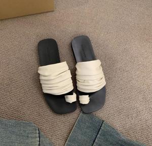 รองเท้าแตะสตรีแบบสวม สไตล์ทันสมัยสำหรับฤดูร้อน พื้นนุ่ม พับได้ สายคาดแบบพับ รองเท้าแตะแบบสวมพื้นหนาสำหรับใส่ไปชายหาด รุ่นใหม่ - Product Image 3