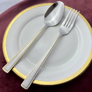 Fabricant OEM, ensemble ménager de fourchettes et cuillères pour fête de mariage, ensemble de <span class=keywords><strong>couverts</strong></span> en acier inoxydable de 3 pièces - Product Image 2