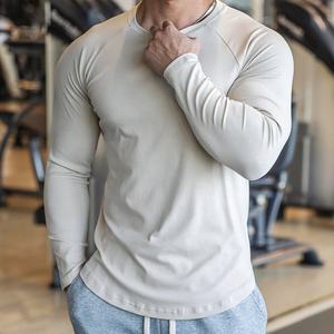 Camiseta básica lisa ajustada con dobladillo curvo para hombre con logotipo personalizado al por mayor, camiseta informal de manga larga para hacer ejercicio en el gimnasio para hombre - Product Image 2