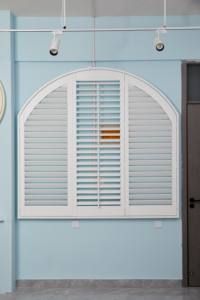 Volets en PVC de style persiennes californiennes en <span class=keywords><strong>bois</strong></span>, réglables, à prix de gros - Product Image 3