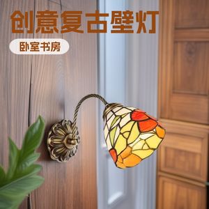 Lámpara de Pared de Estilo Rústico Americano, Diseño Retro Creativo para Dormitorio, Mesita de Noche y Baño, Iluminación Única con Detalles de Rosas para el Pasillo - Product Image 2