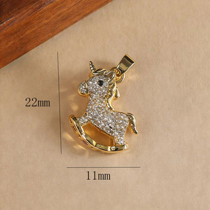 Pendentif Licorne Thème Animal en Cuivre Plaqué Micro-Incrusté avec Cristal, Idéal pour le Quotidien - Product Image 4
