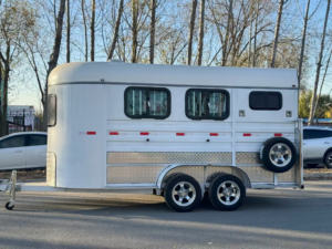 안전을 위해 <span class=keywords><strong>3</strong></span> 마리의 말 미끄럼 방지 바닥 및 ADR에 대한 전문 말 운송 트레일러 - Product Image 2