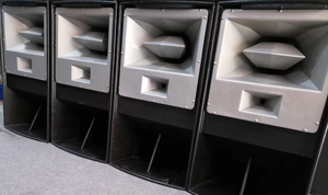 ลำโพง UKM R2 Professional Loudspeaker Piint Source แบบ 3 ทาง 2x4 แชนแนล 400 วัตต์ กันน้ำ พร้อมลำโพง 15 นิ้ว ประสิทธิภาพสูง ให้สัญญาณเสียง 106 เดซิเบล - Product Image 4