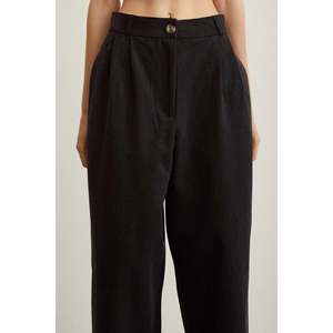 Pantalones Rectos Minimalistas de Cintura Alta Negros para Mujer - Product Image 2
