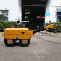 Compacteur vibrant à double tambour portatif de 550 kg FYL-S700 avec moteur et pompe SAUER à vendre