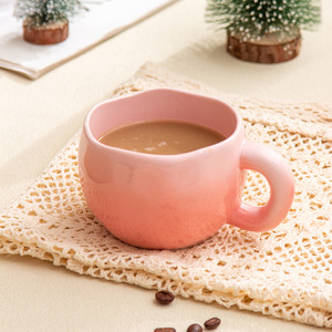 Mug à café en céramique de Chaozhou, rose dégradé, sculpté à la main avec anse, tasse individuelle pour petit-déjeuner et céréales - Product Image 1