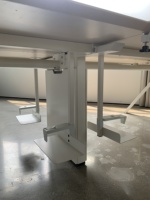 LIWEI Poste de travail de bureau moderne en bois sur mesure 4-6 places avec cloison d'intimité orange, écologique, pour centre d'appels et équipe modulaire